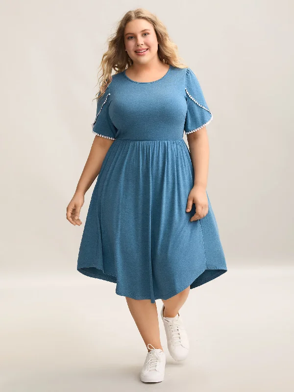 Everyday Dress with Gathering on the Skirt for a Voluminous Look Stretchy Waist Pockets Lace Midi Knit Dress Everyday Dress with Gathering on the Skirt for a Voluminous Look Stretchy Waist Pockets Lace Midi Knit Dress